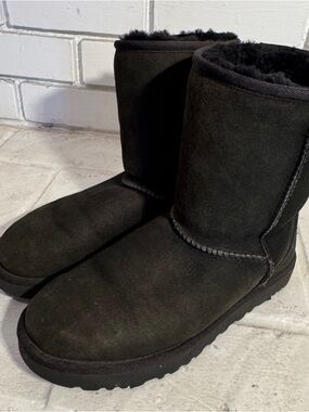 UGG Classic Short II Boots - Black - Women's Size 7 - EUC